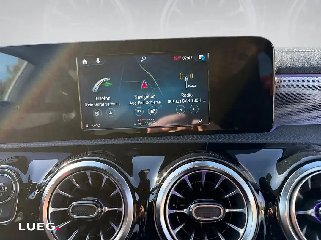 Mercedes-Benz CLA 180 - Thumbnail 13