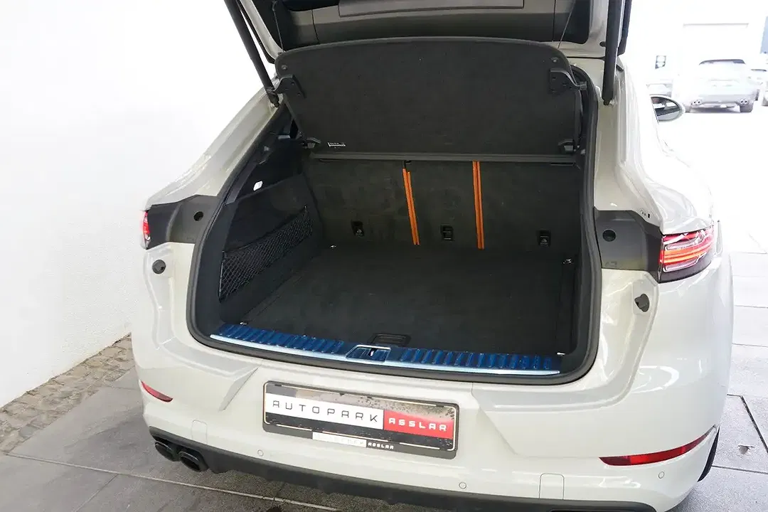 Porsche Cayenne - Thumbnail 15