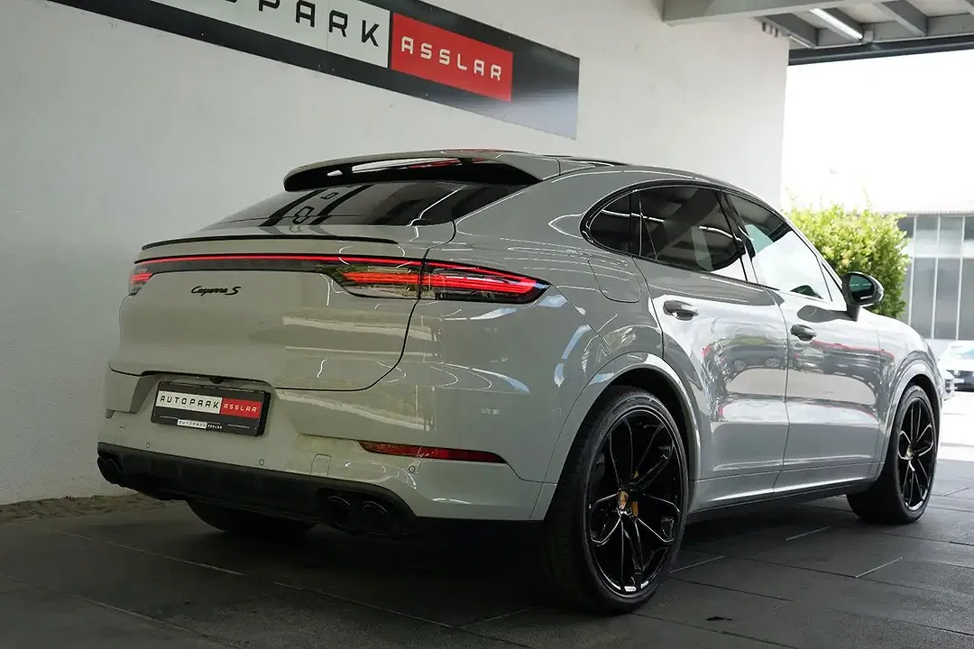 Porsche Cayenne - Thumbnail 3
