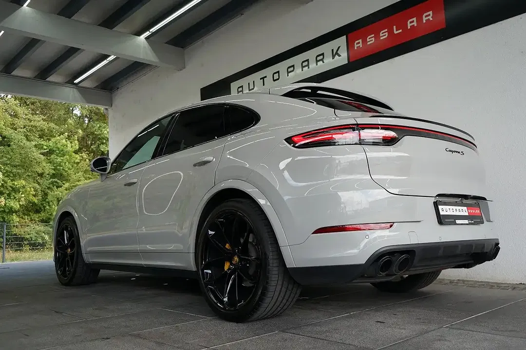Porsche Cayenne - Thumbnail 30
