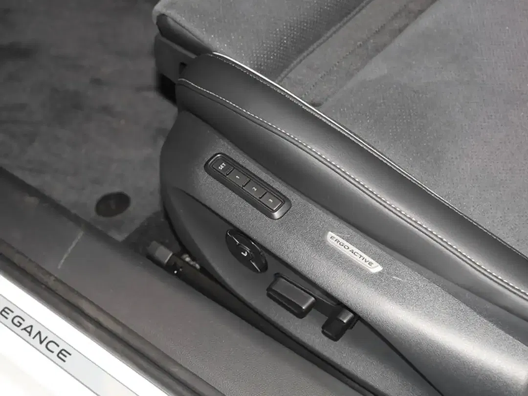 Volkswagen Passat - Thumbnail 11