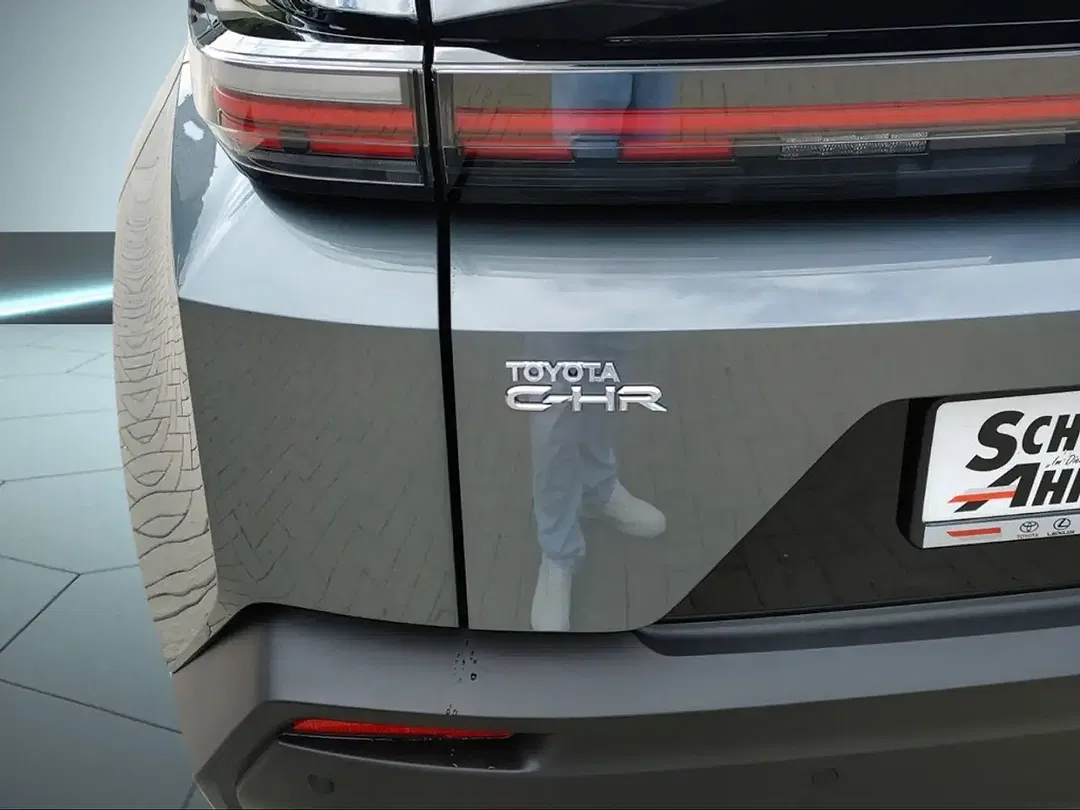 Toyota C-HR+ - Thumbnail 11