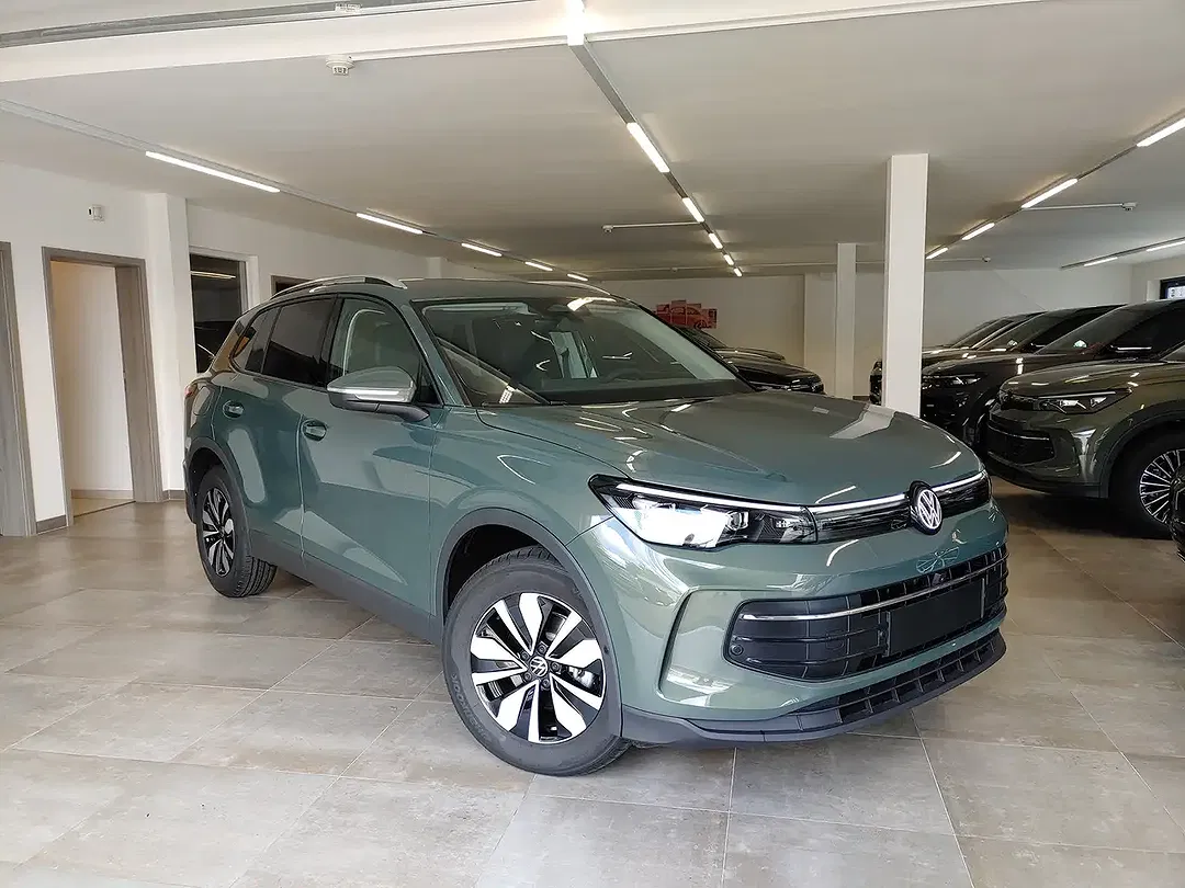 Volkswagen Tiguan - Thumbnail 2