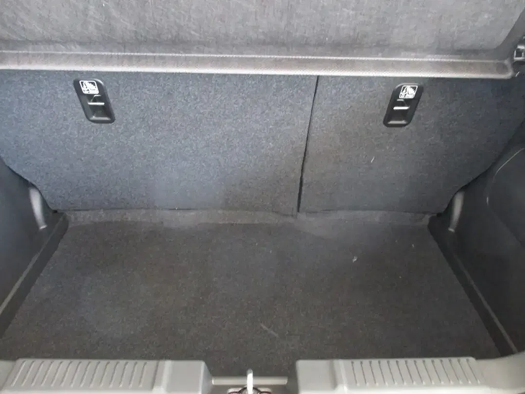 Suzuki Swift - Thumbnail 8