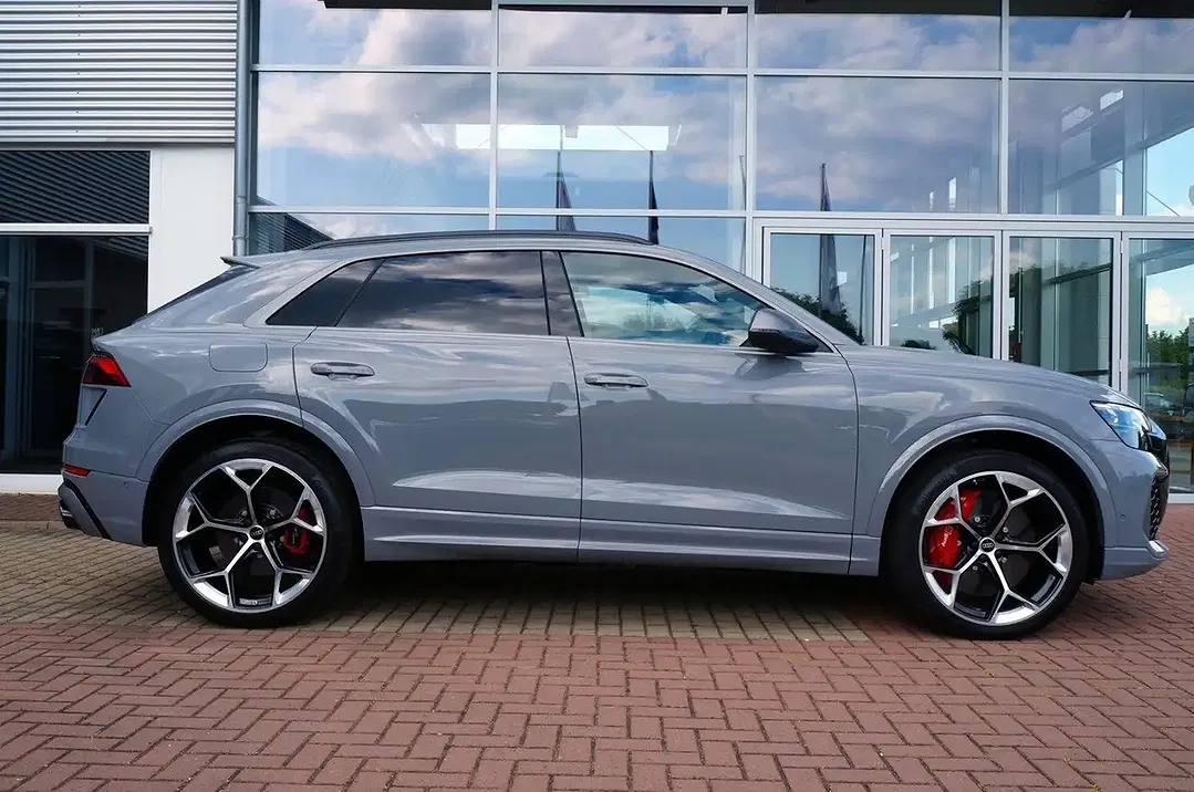 Audi RS Q8 - Thumbnail 3