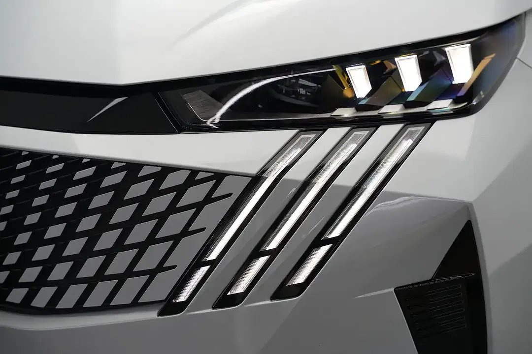 Peugeot 3008 - Thumbnail 8
