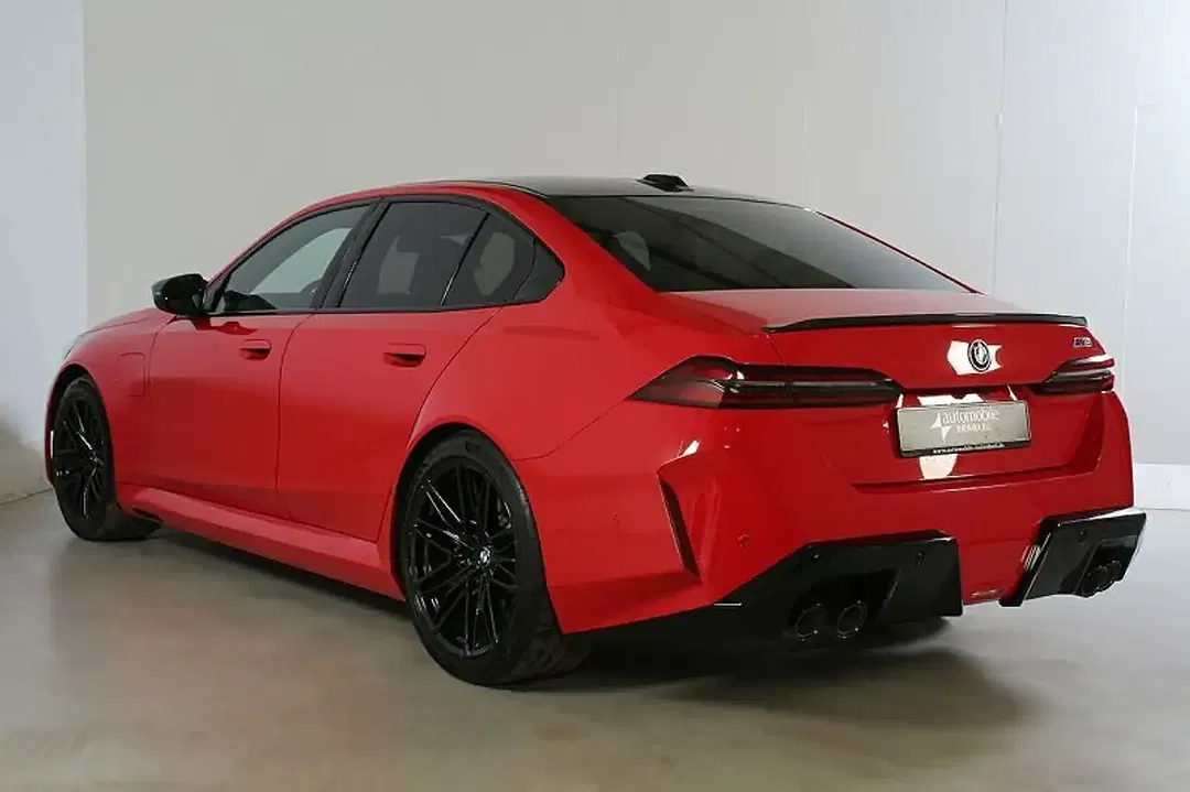 BMW M5 - Thumbnail 3