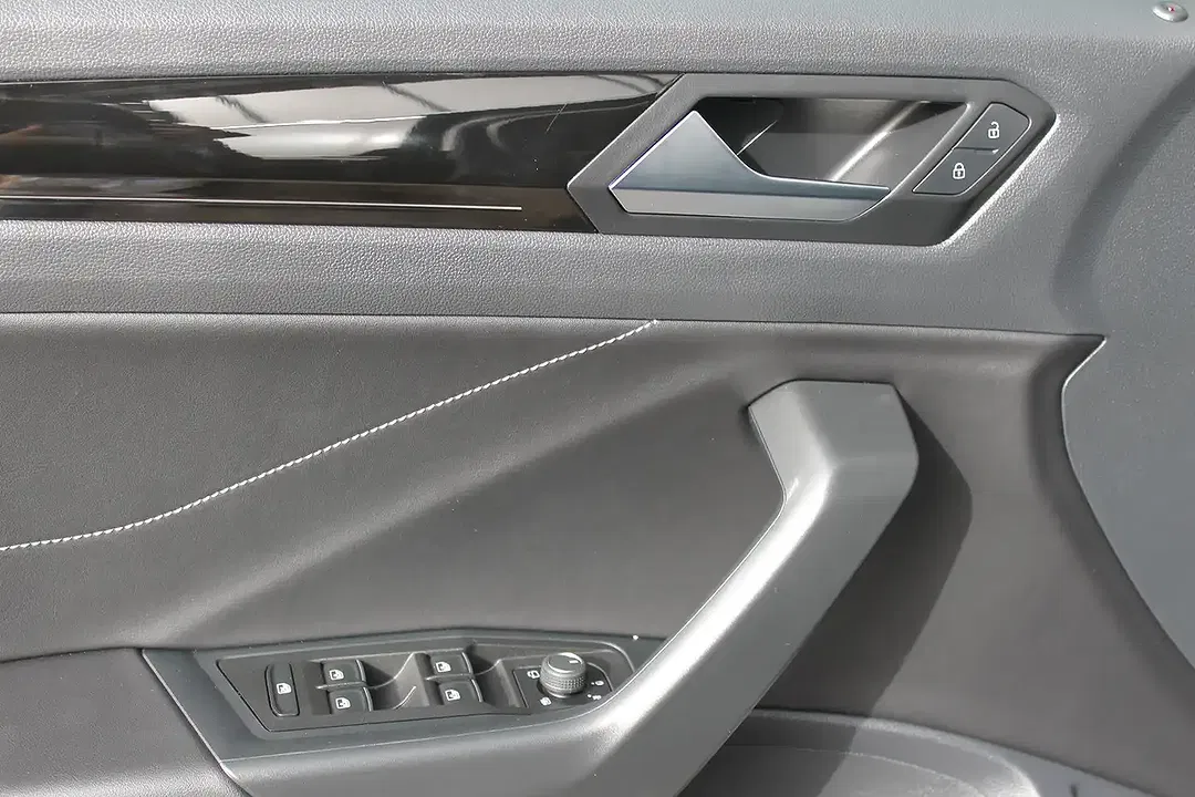 Volkswagen T-Roc - Thumbnail 14