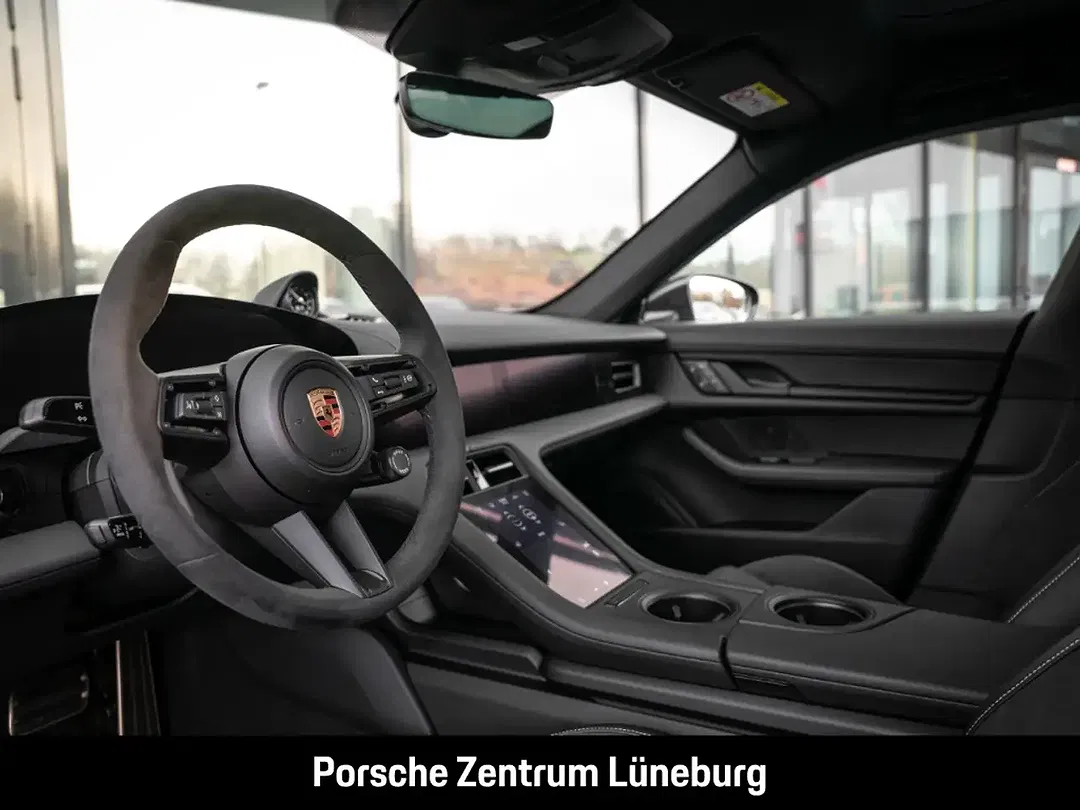Porsche Taycan - Thumbnail 4