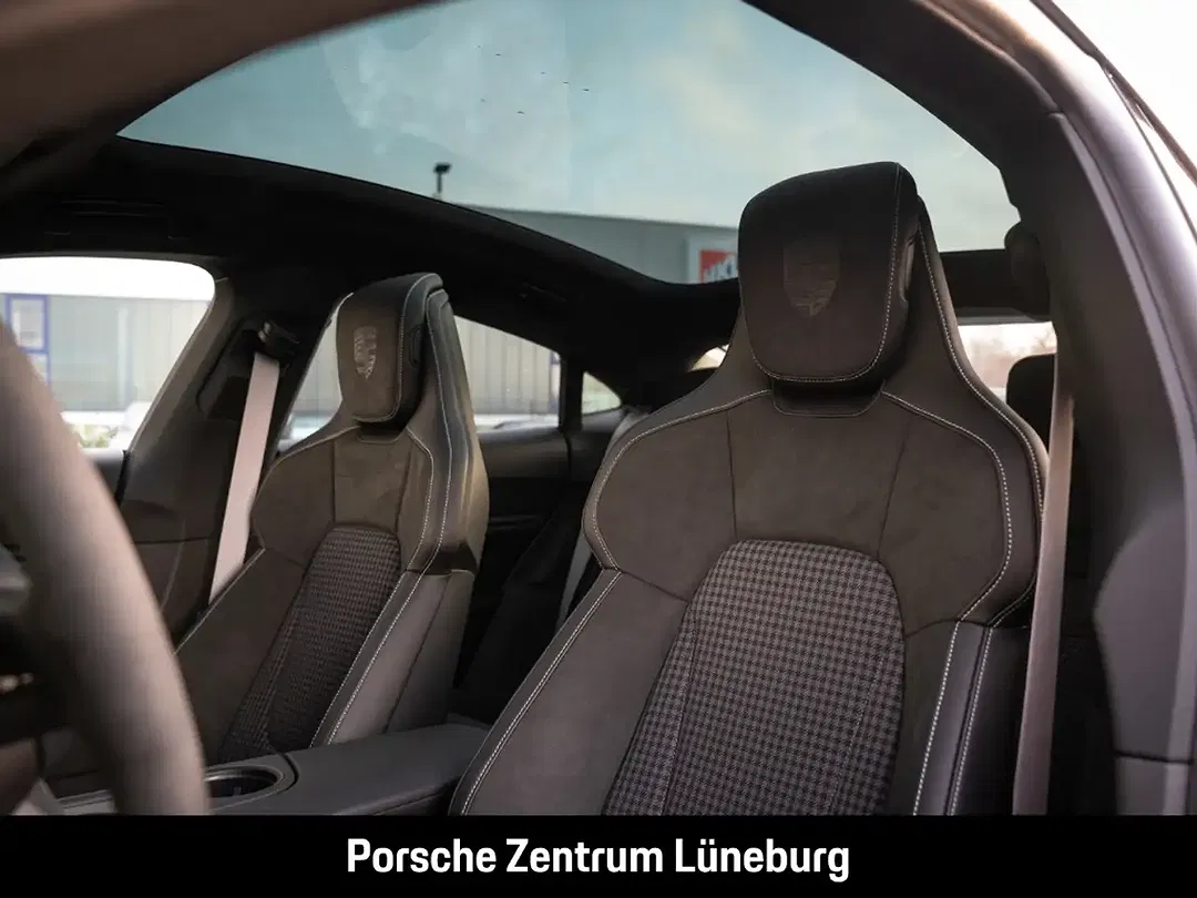 Porsche Taycan - Thumbnail 5