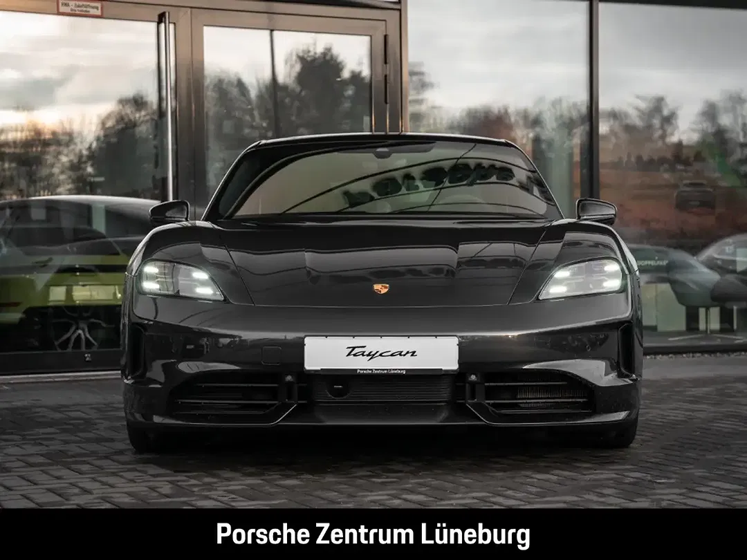 Porsche Taycan - Thumbnail 8