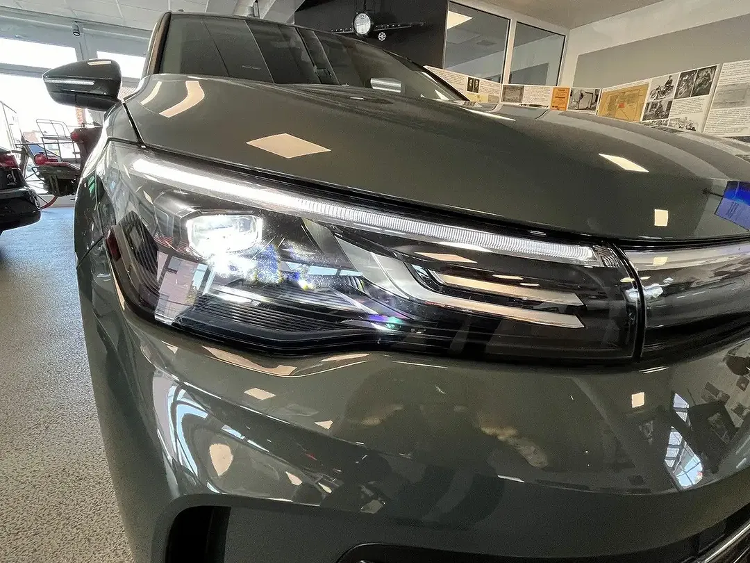 Volkswagen Tiguan - Thumbnail 10