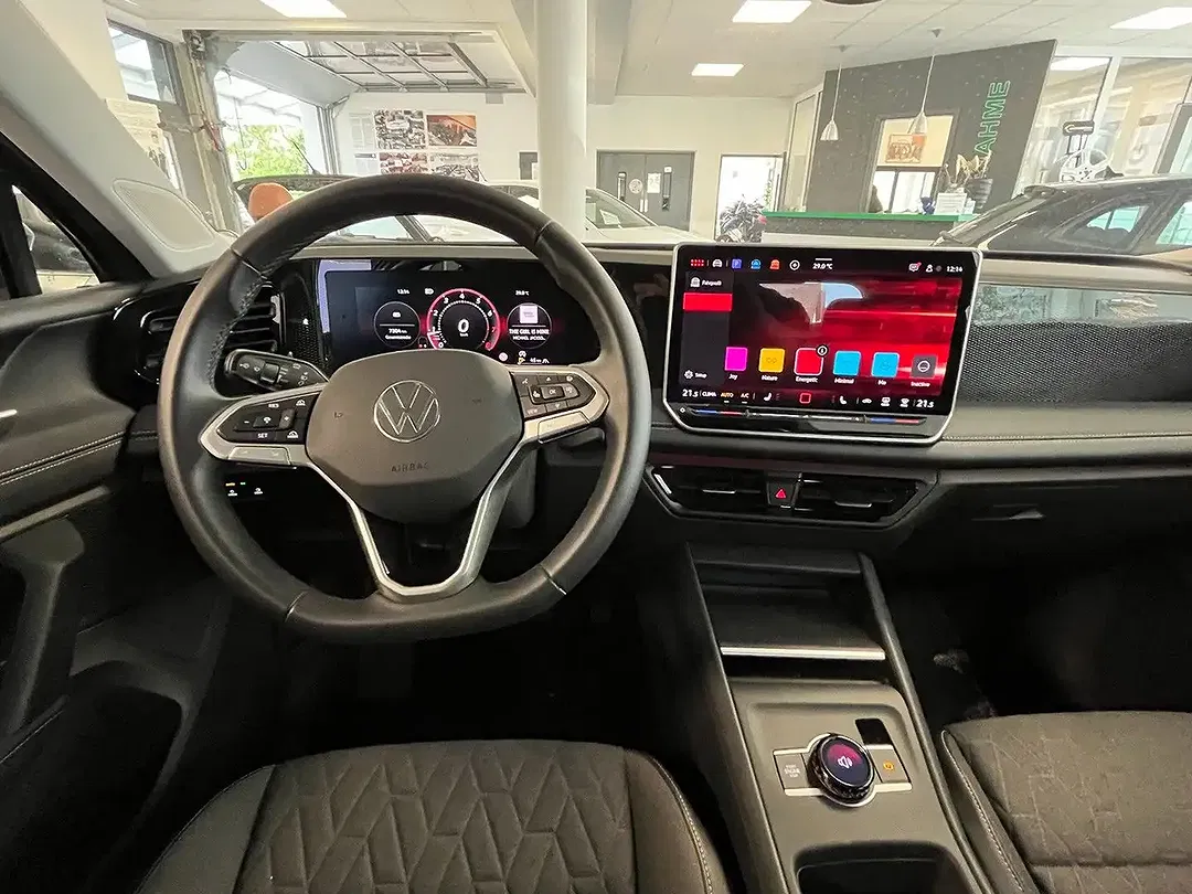 Volkswagen Tiguan - Thumbnail 14
