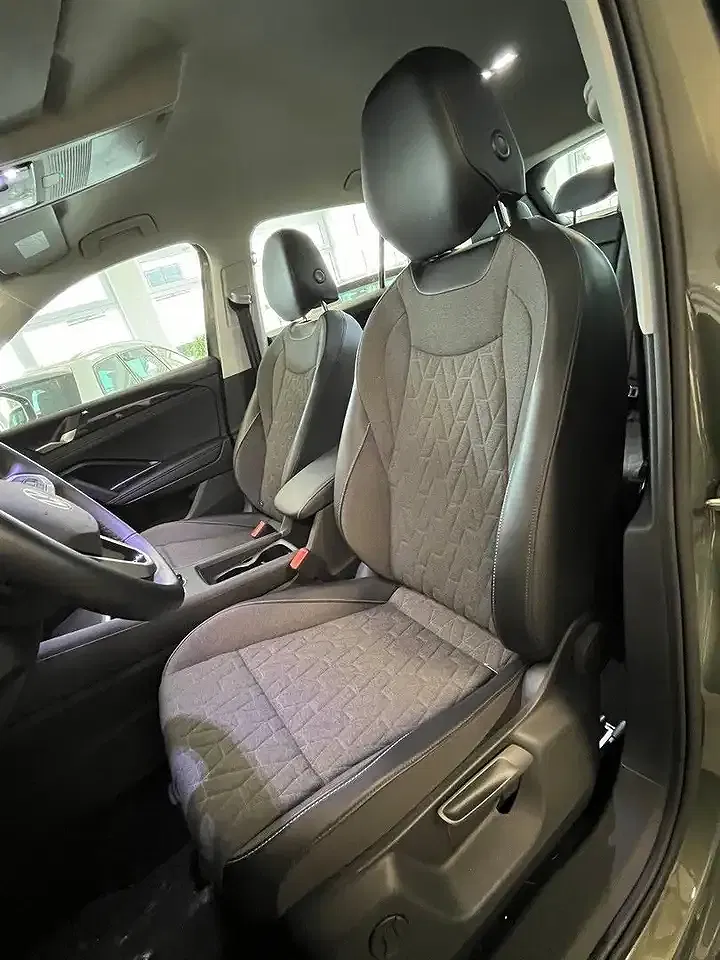 Volkswagen Tiguan - Thumbnail 16