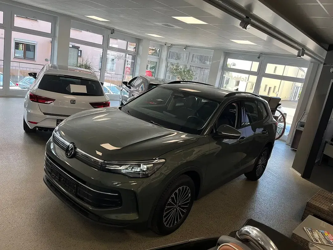 Volkswagen Tiguan - Thumbnail 3