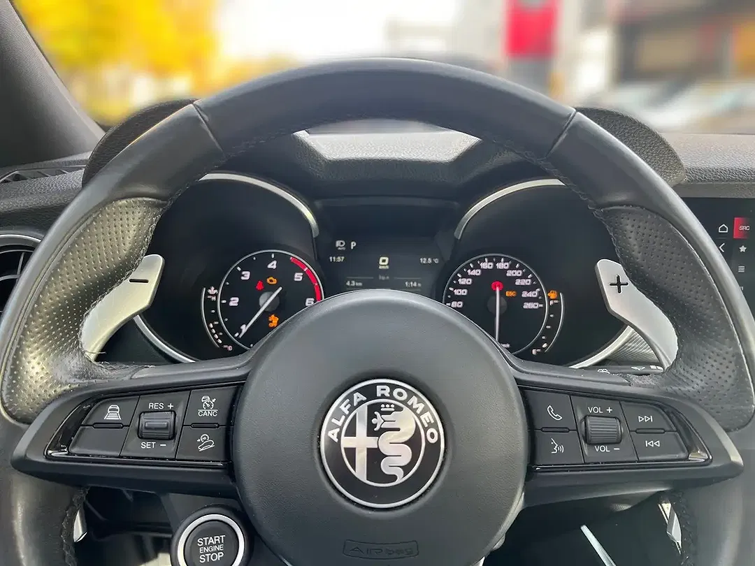 Alfa Romeo Stelvio - Thumbnail 12