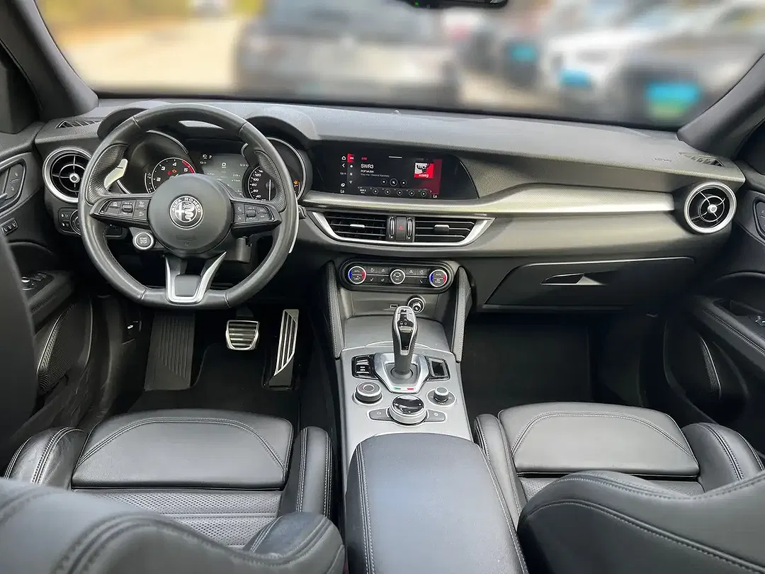 Alfa Romeo Stelvio - Thumbnail 7