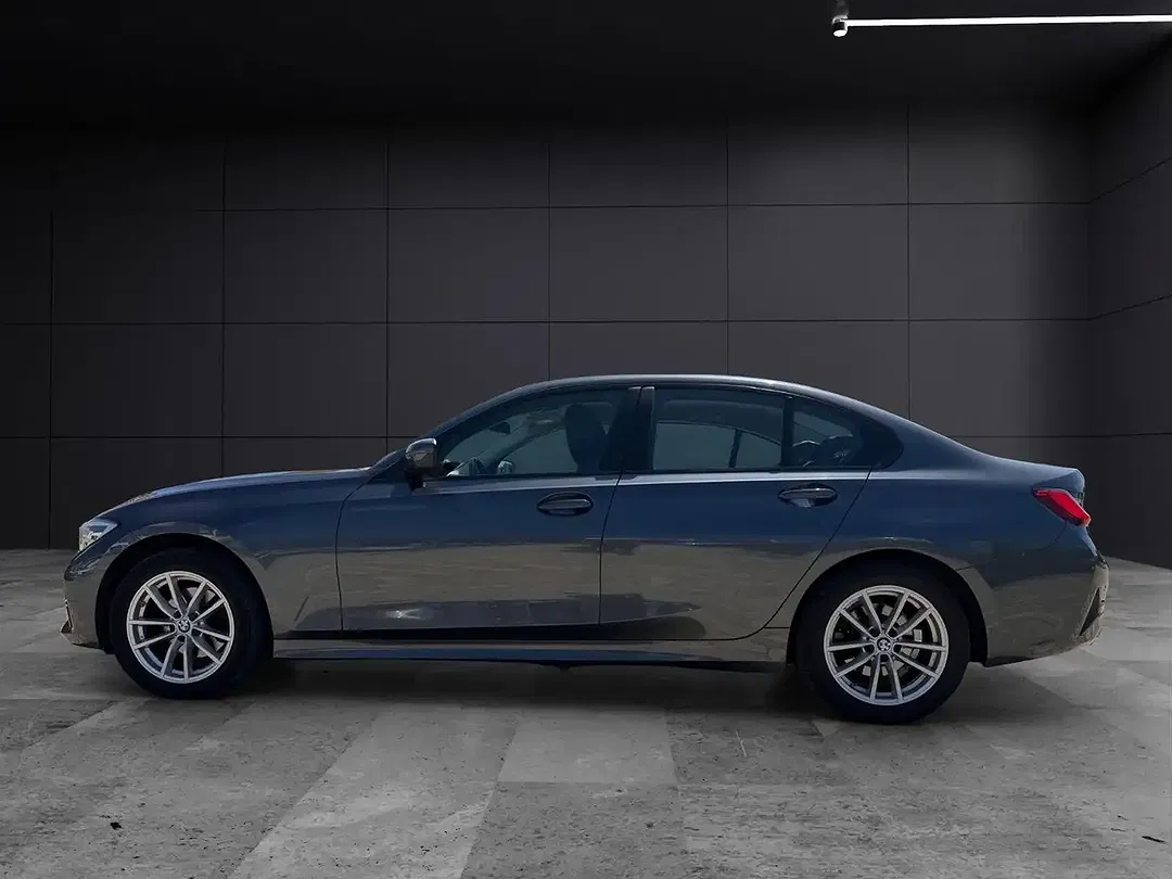 BMW 320 - Thumbnail 4