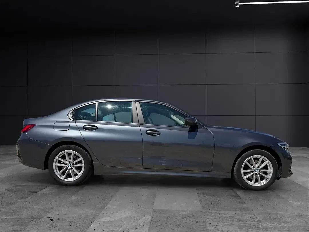 BMW 320 - Thumbnail 8