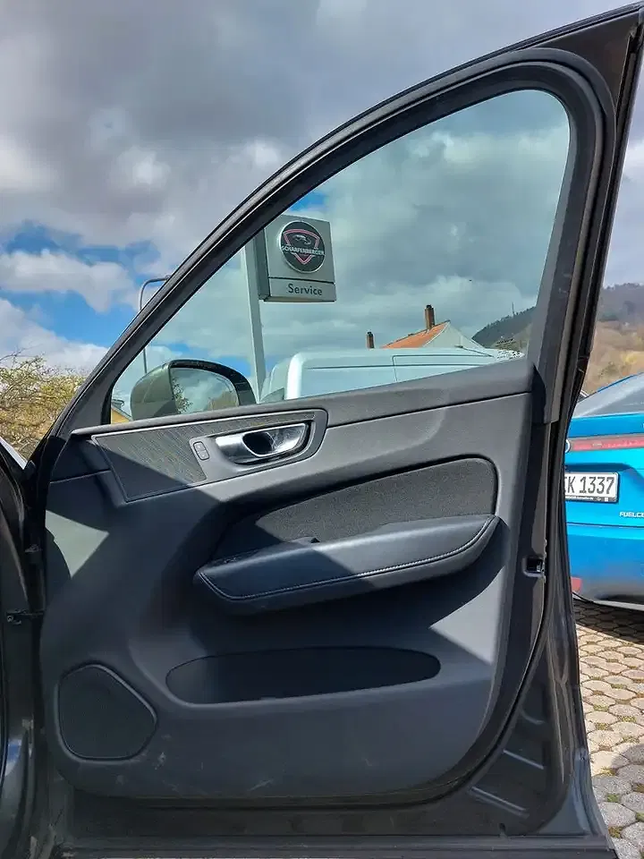 Volvo XC60 - Thumbnail 6