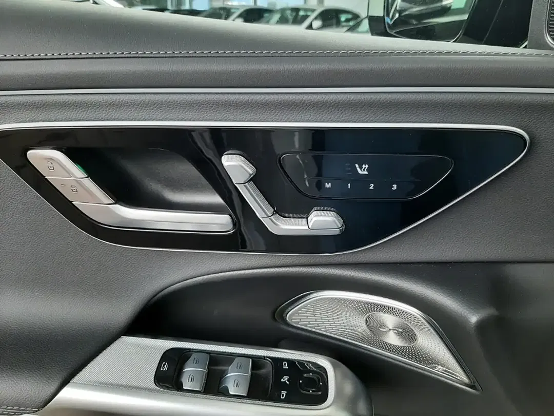 Mercedes-Benz E 220 - Thumbnail 9