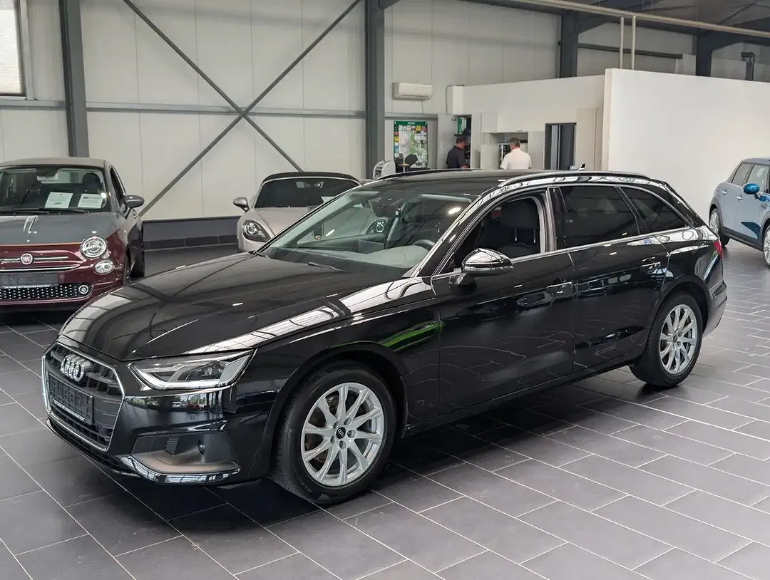 Audi A4 - Thumbnail 1