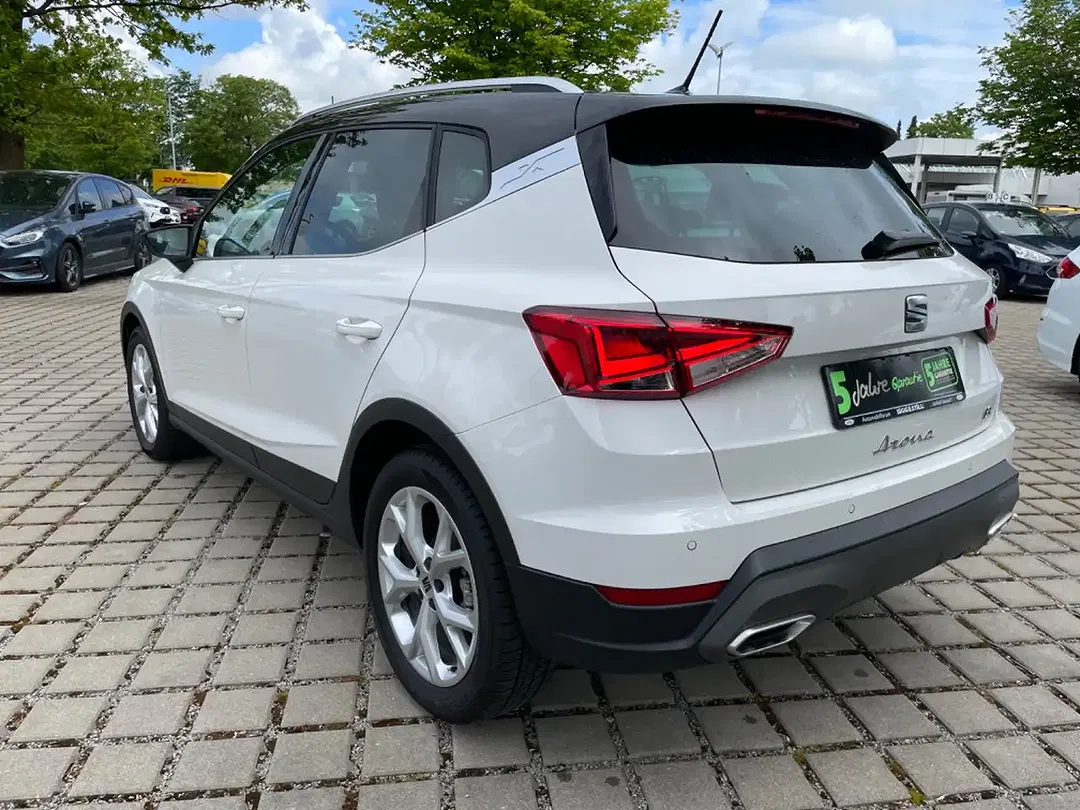 SEAT Arona - Thumbnail 4