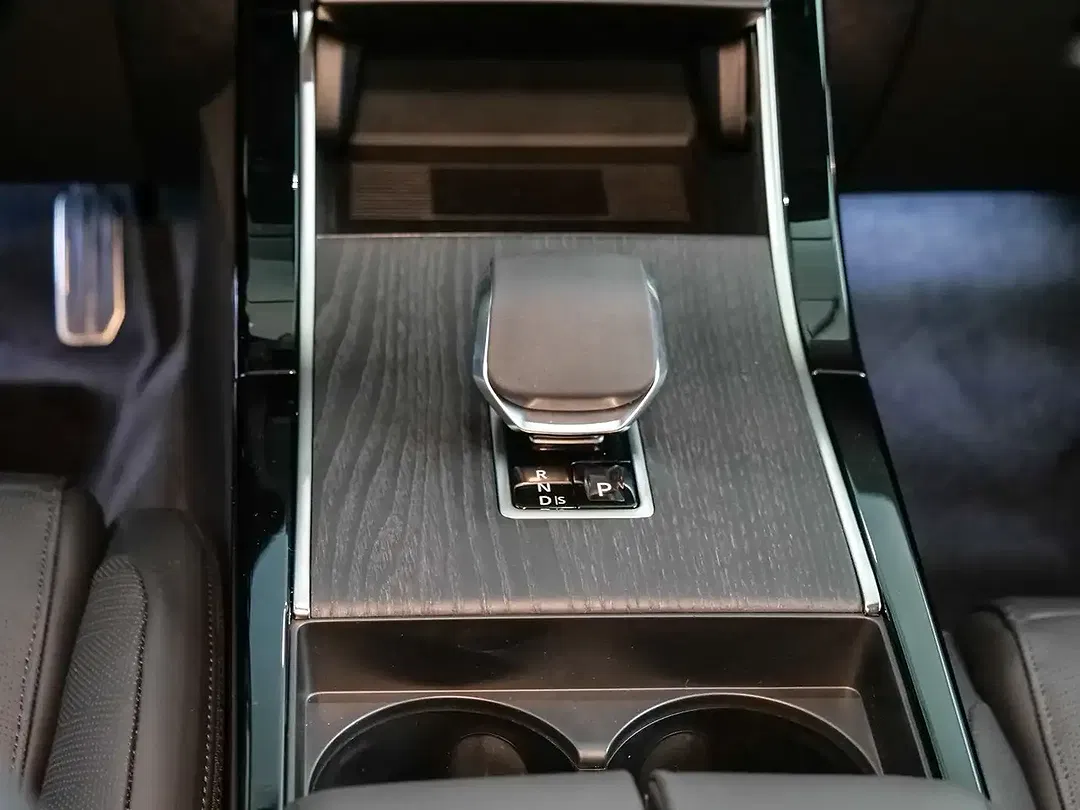 Land Rover Range Rover Velar - Thumbnail 11
