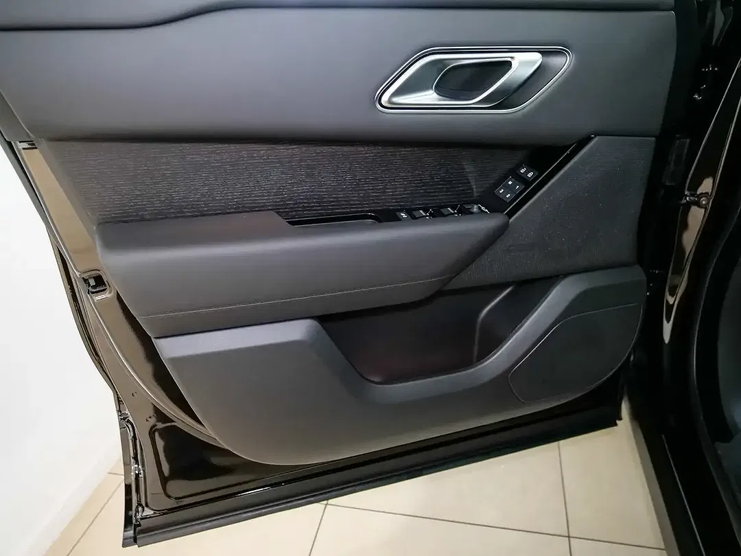 Land Rover Range Rover Velar - Thumbnail 15