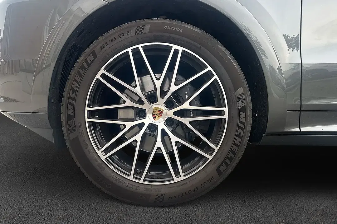 Porsche Cayenne - Thumbnail 9