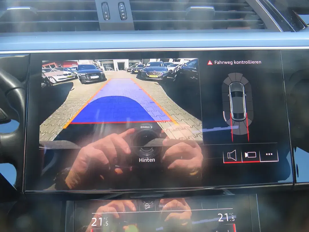 Audi e-tron - Thumbnail 13