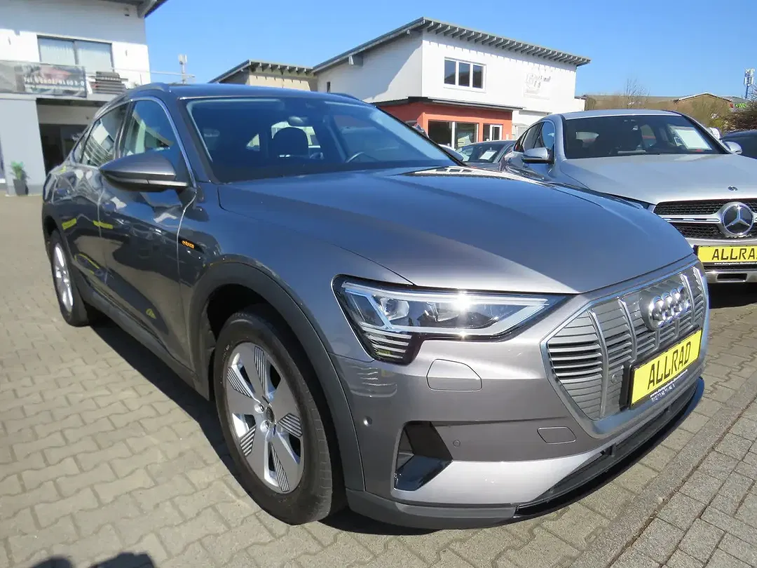 Audi e-tron - Thumbnail 3