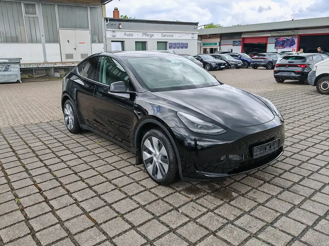 Tesla Model Y - Afbeelding 1