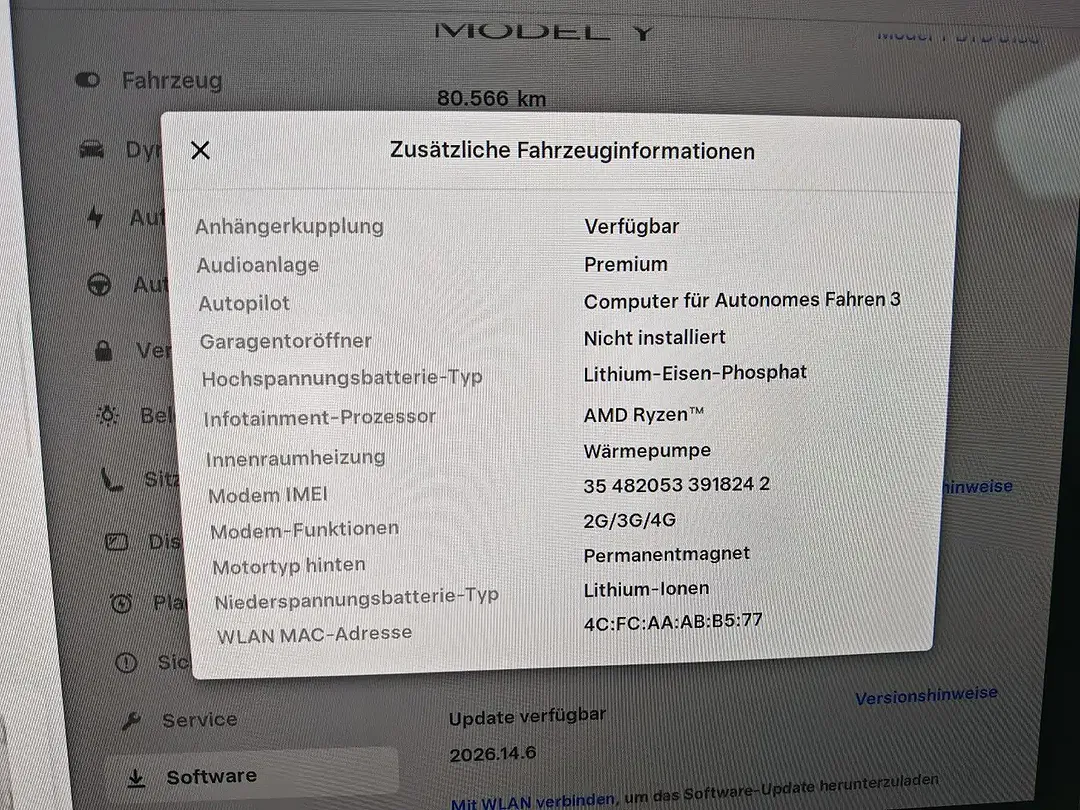 Tesla Model Y - Thumbnail 4