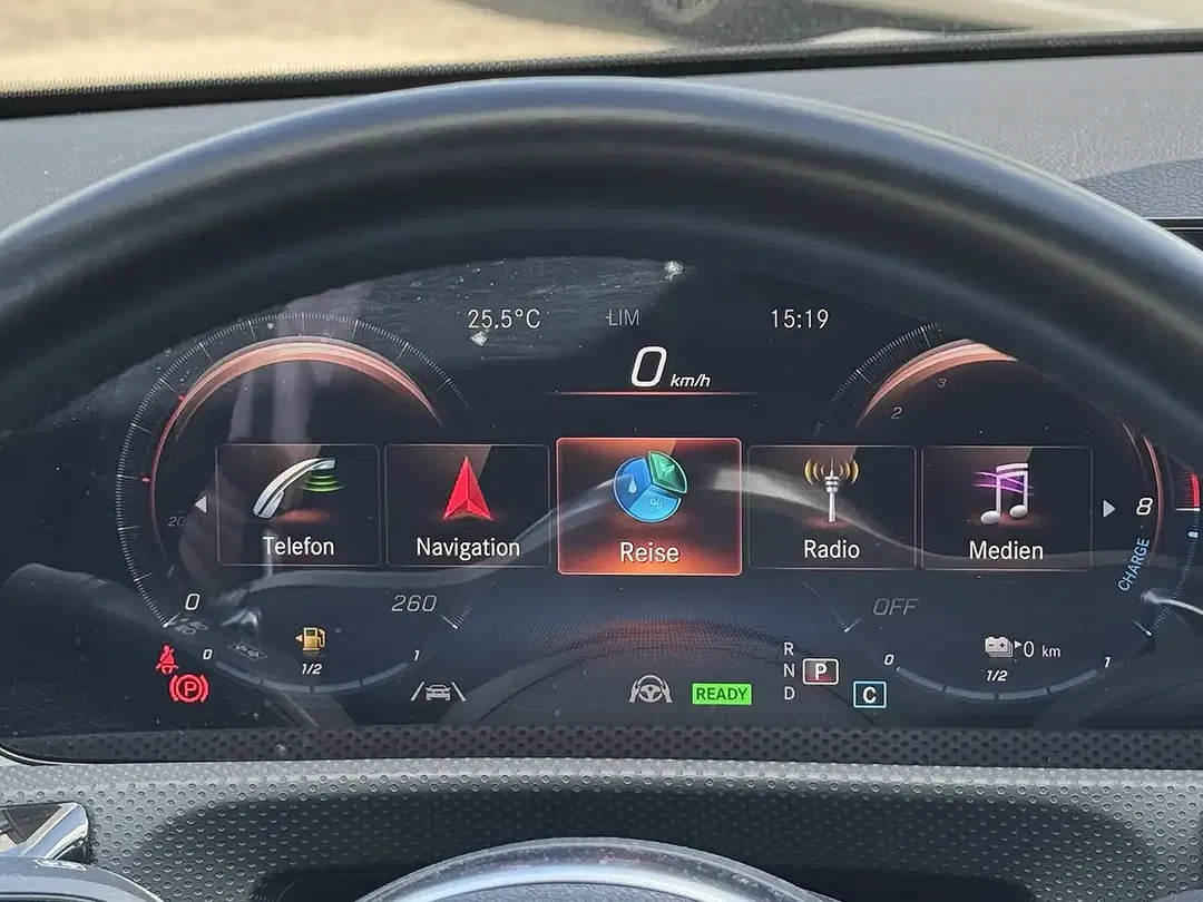 Mercedes-Benz CLA 250 - Thumbnail 11