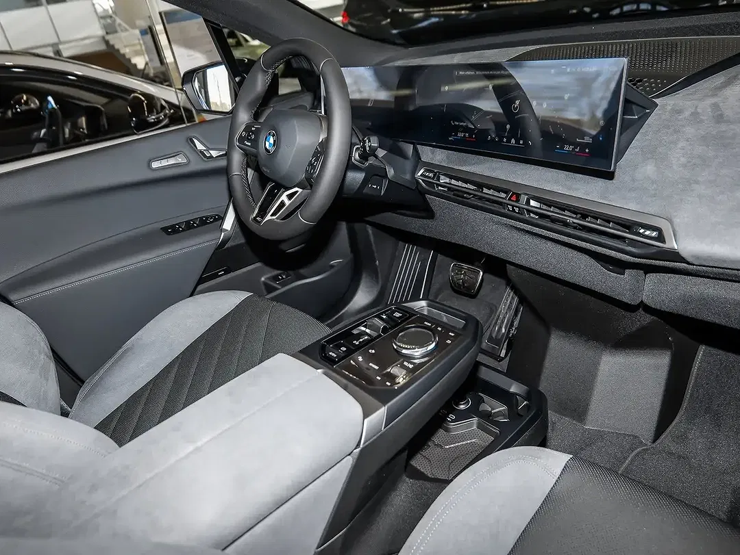 BMW iX - Thumbnail 3