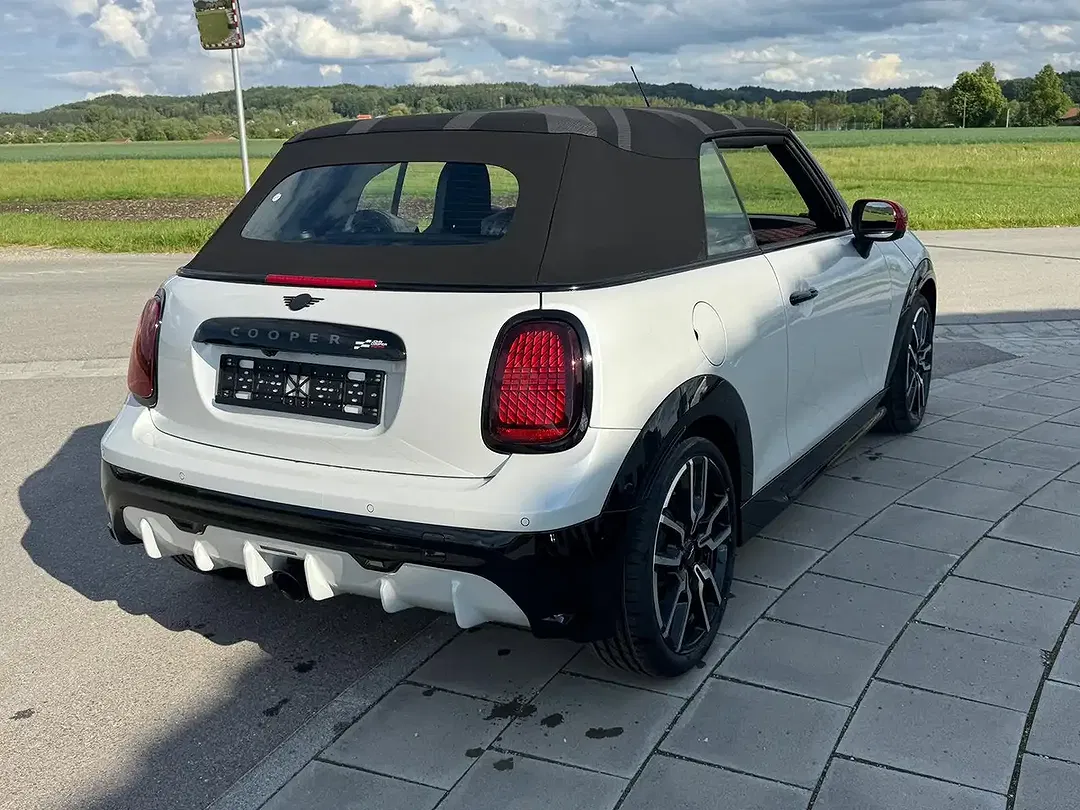 MINI John Cooper Works Cabrio - Thumbnail 4