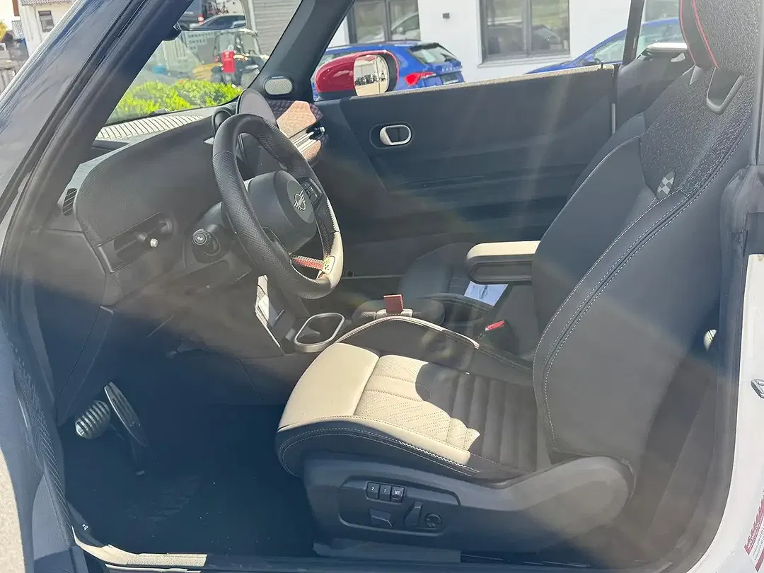 MINI John Cooper Works Cabrio - Thumbnail 7