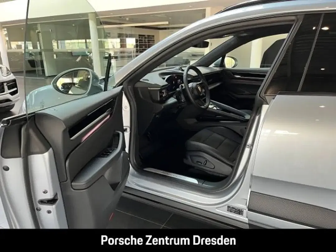 Porsche Macan - Thumbnail 4