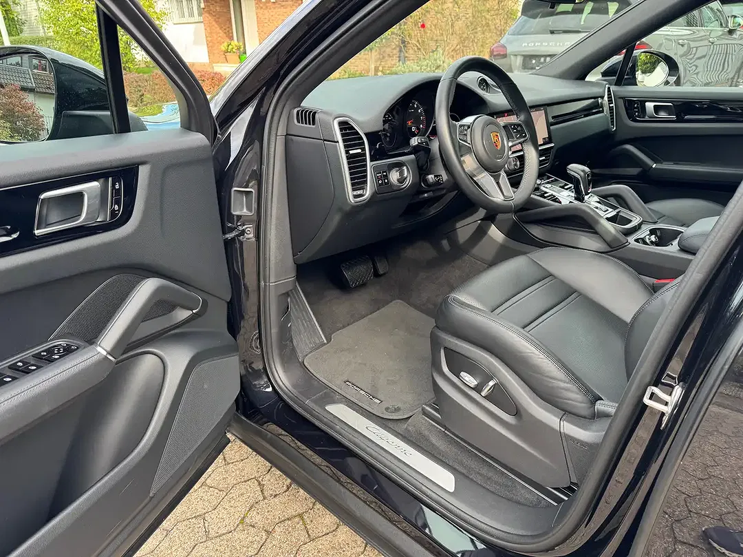 Porsche Cayenne - Thumbnail 10