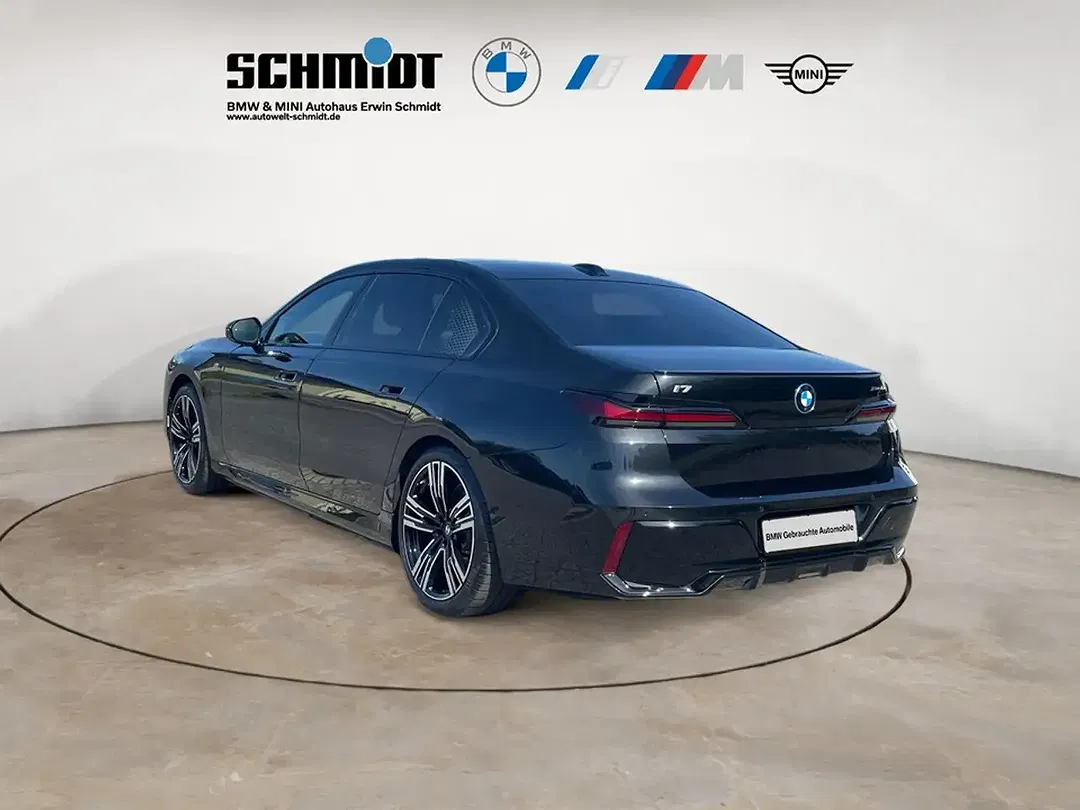 BMW i7 - Thumbnail 3