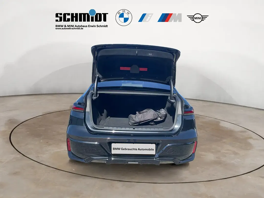 BMW i7 - Thumbnail 4
