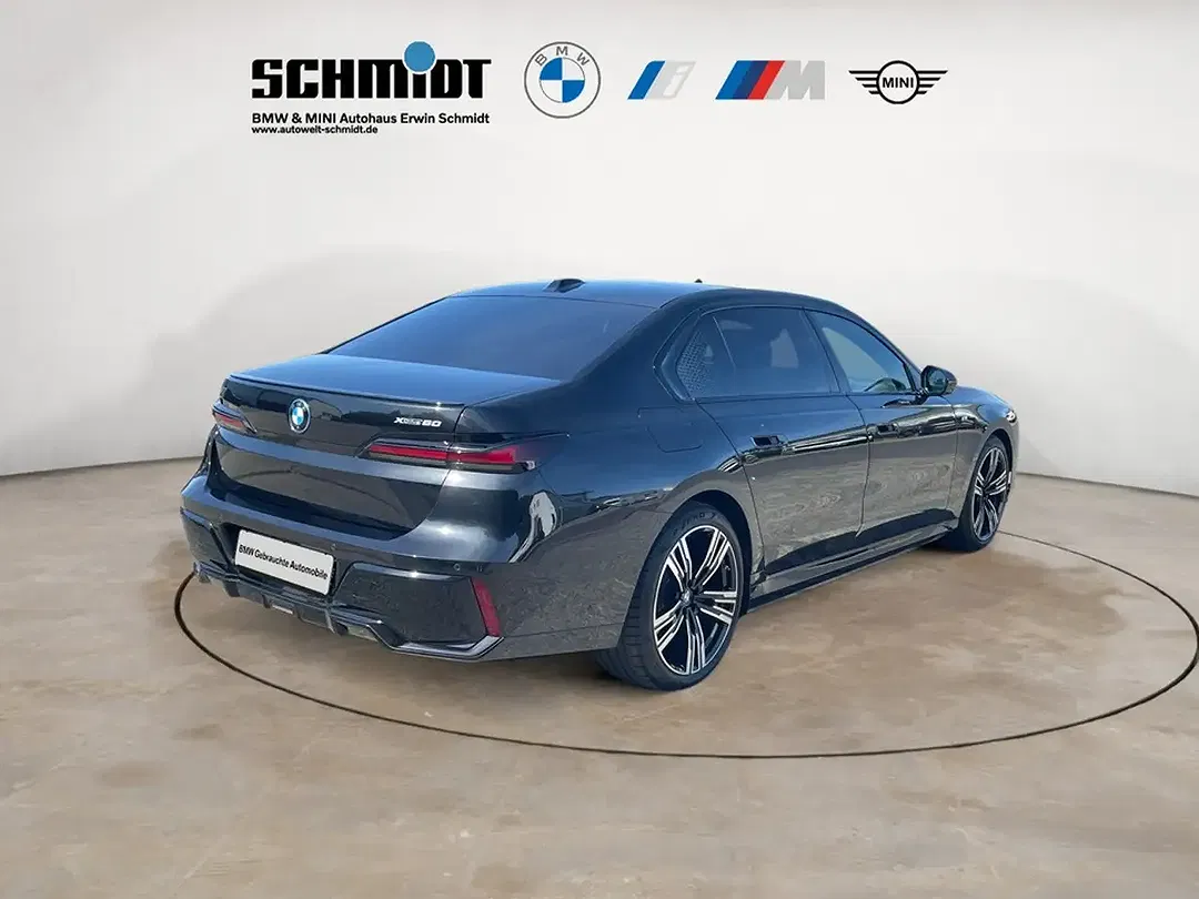 BMW i7 - Thumbnail 5