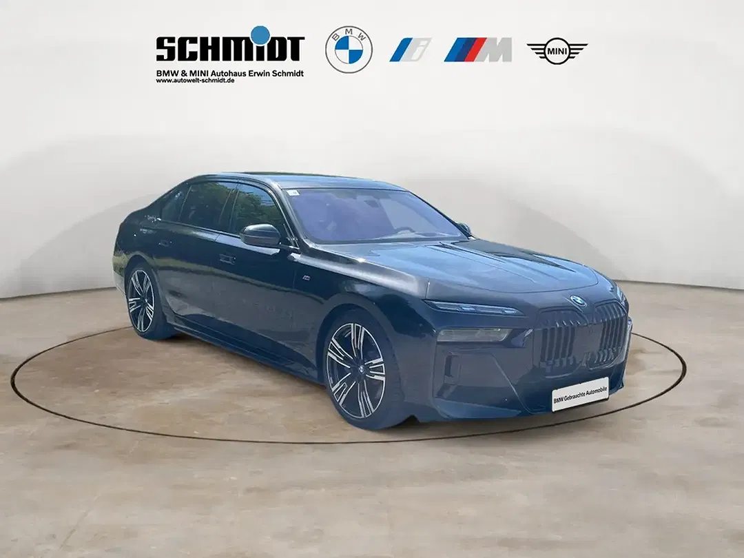 BMW i7 - Thumbnail 7