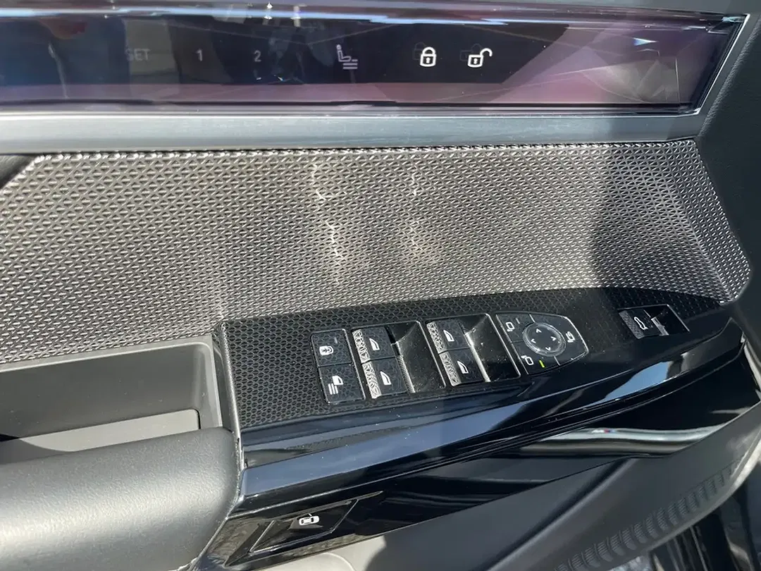 BMW i7 - Thumbnail 8