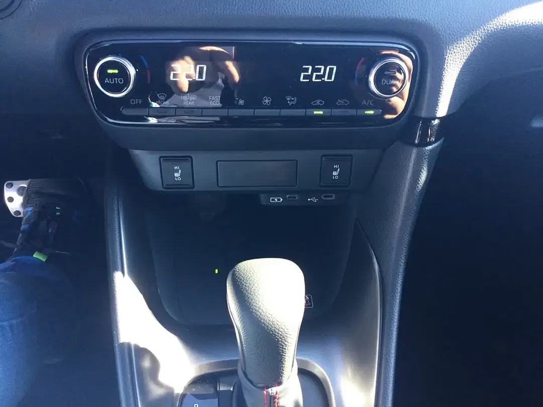 Toyota Yaris - Thumbnail 12