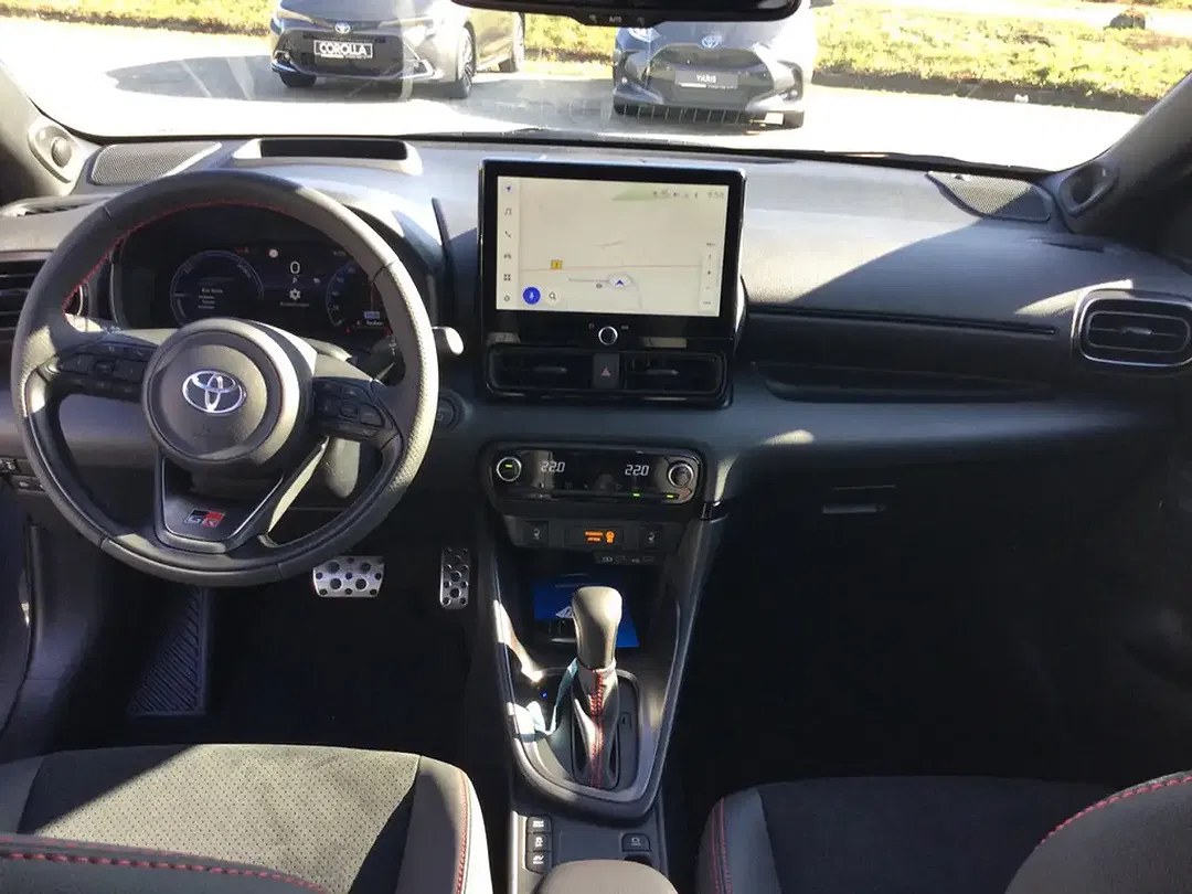 Toyota Yaris - Thumbnail 9