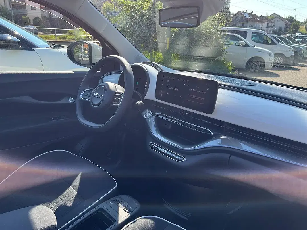 Fiat 500e - Thumbnail 9