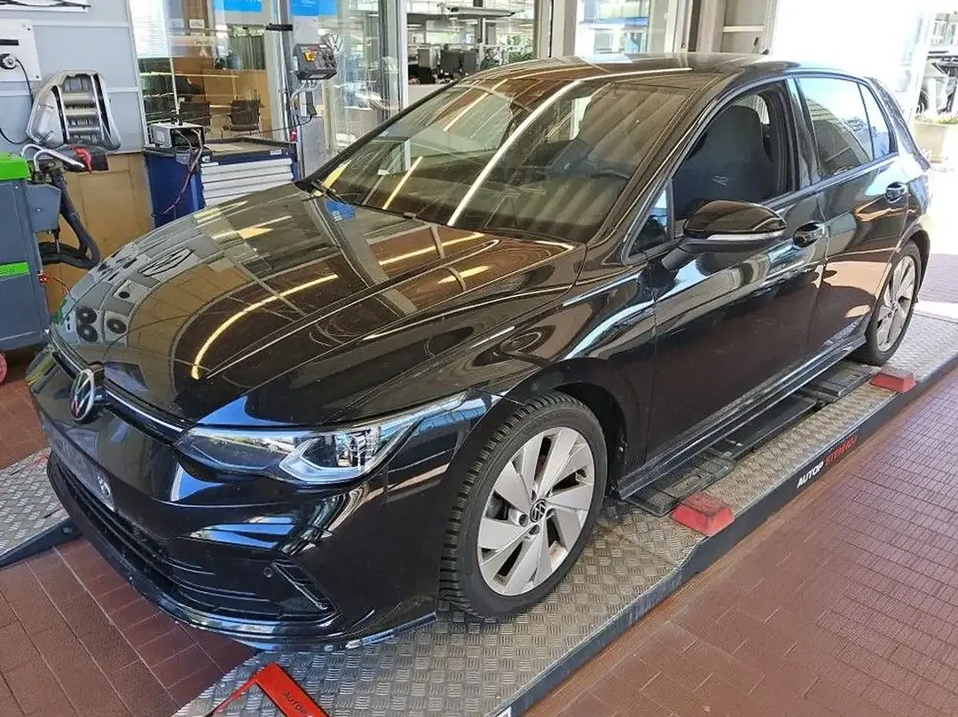 Volkswagen Golf - Thumbnail 1