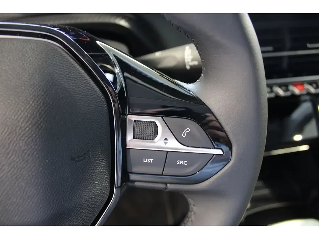 Peugeot 208 - Thumbnail 12